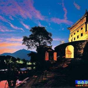 喜樂L線：天門山、張家界、袁家界、猛洞河、鳳凰古城超經典五日游