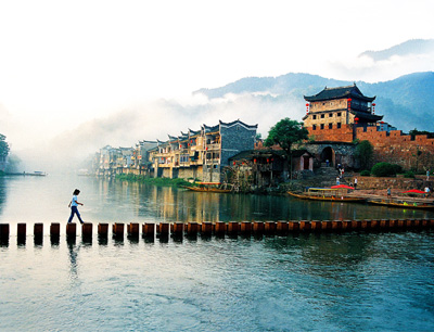 長沙往返A9線：鳳凰古城、德夯苗寨、矮寨吊索橋品質純玩兩日游